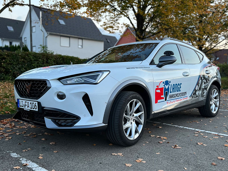 Modernes Fahrschulauto der Fahrschule Lange FahrschulAcademy in Röthenbach